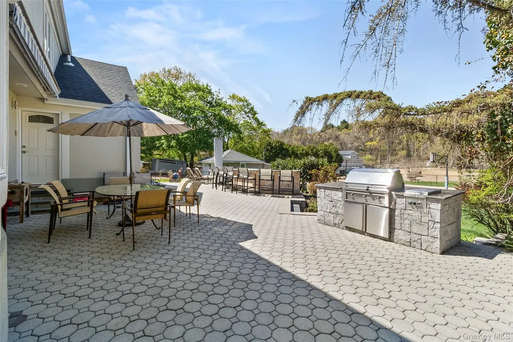 379 Smith Road Ronkonkoma NY 11779
