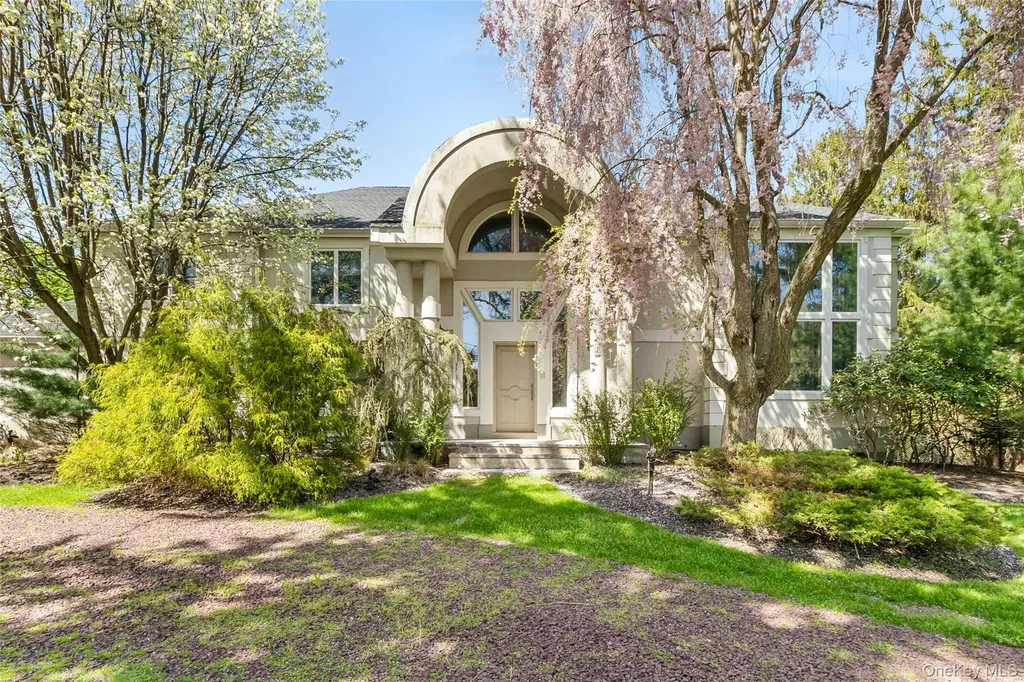 379 Smith Road Ronkonkoma NY 11779
