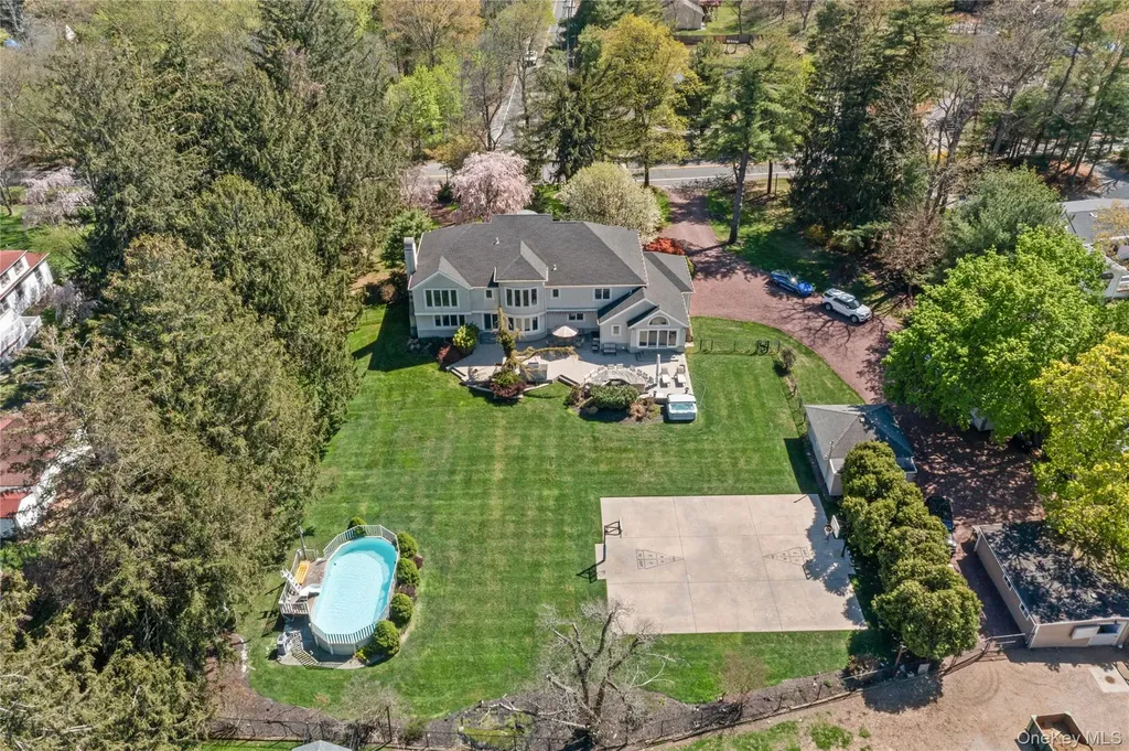 379 Smith Road Ronkonkoma NY 11779