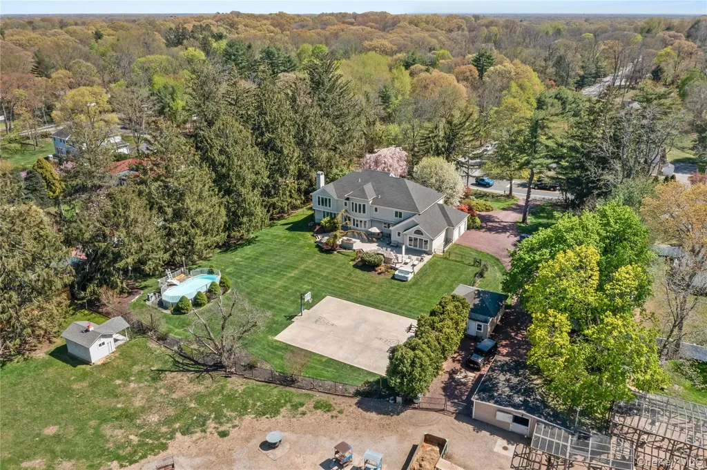 379 Smith Road Ronkonkoma NY 11779