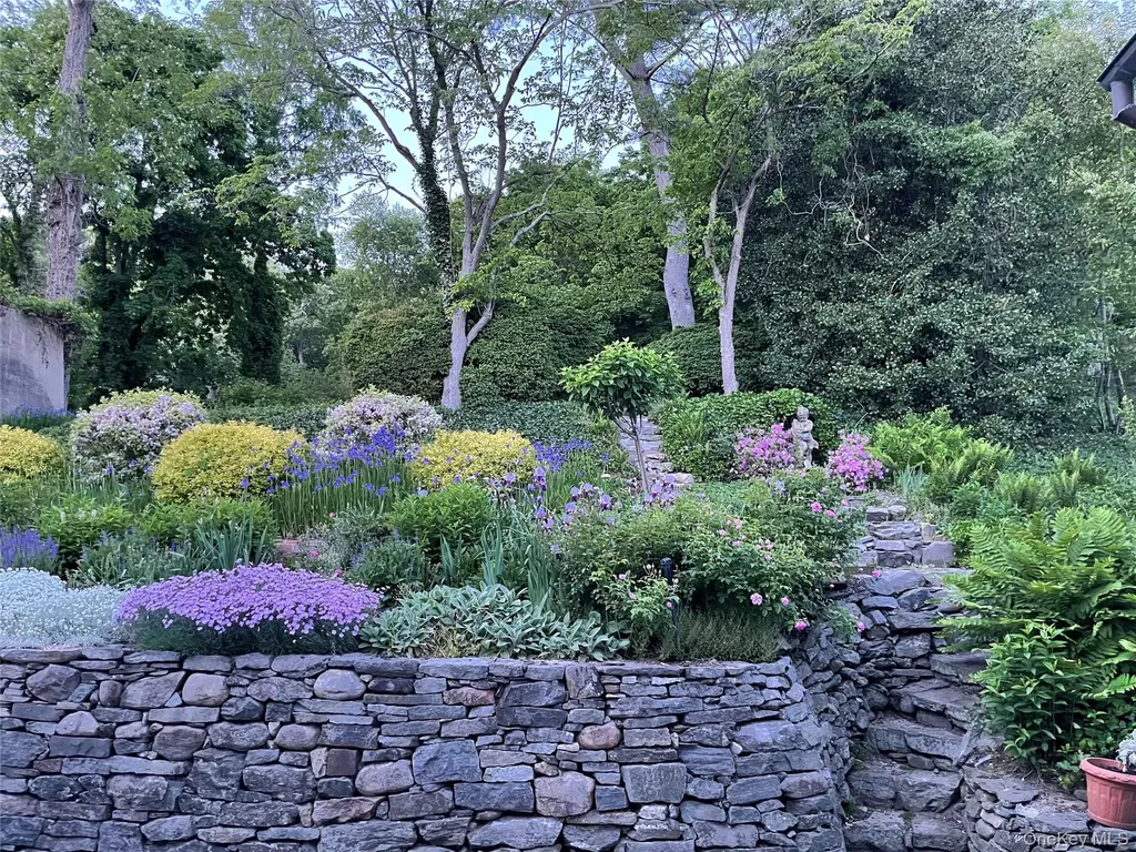80 Shore Road Cold Spring Harbor NY 11724
