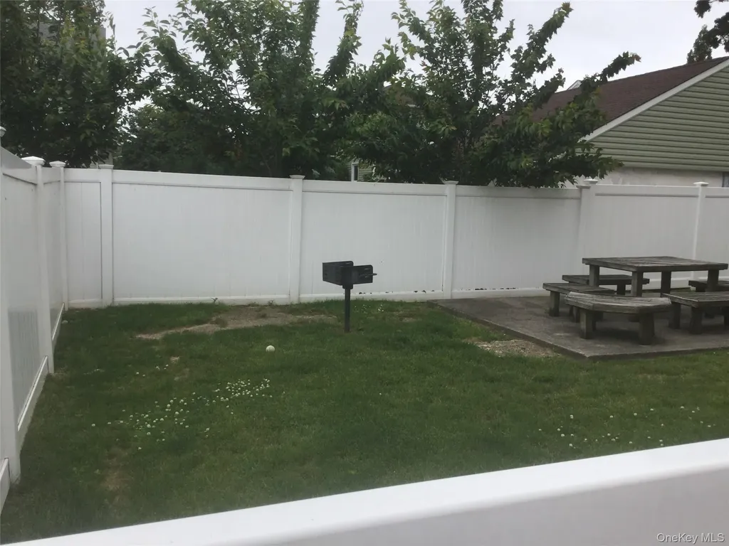 51 Smith Street Merrick NY 11566
