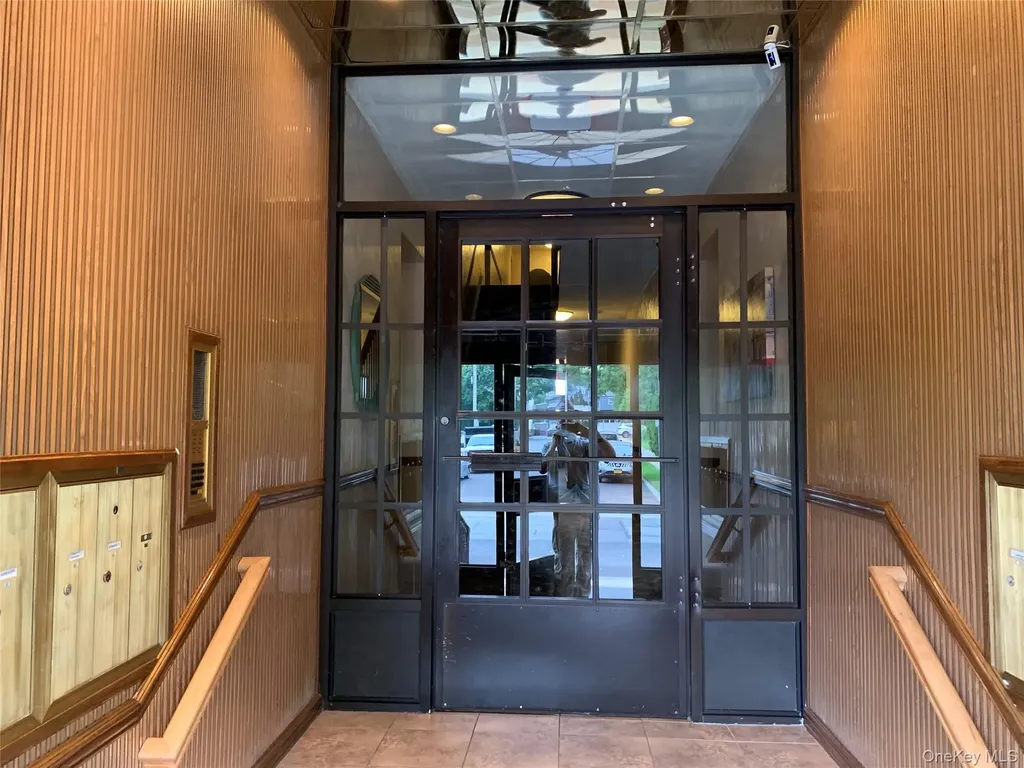 51 Smith Street Merrick NY 11566
