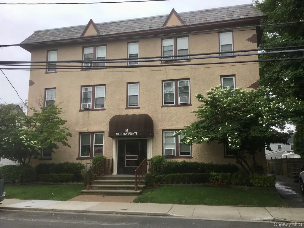 51 Smith Street Merrick NY 11566