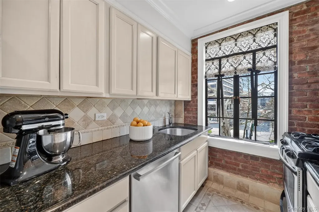 20 N Broadway White Plains NY 10601