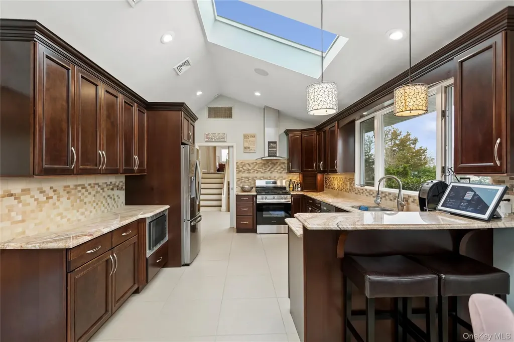 230 Richards Lane Hewlett Harbor NY 11557