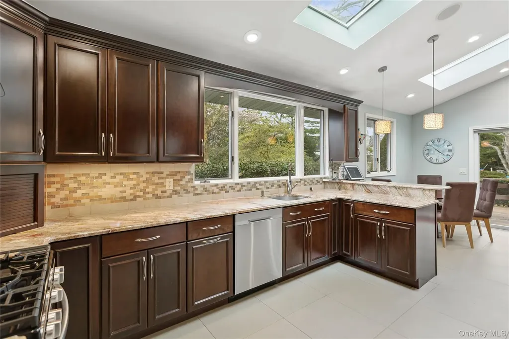 230 Richards Lane Hewlett Harbor NY 11557