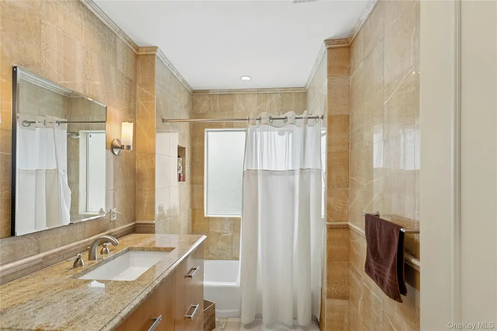 230 Richards Lane Hewlett Harbor NY 11557