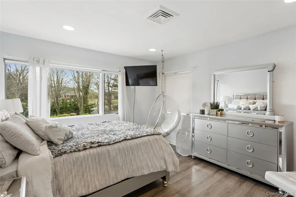 230 Richards Lane Hewlett Harbor NY 11557