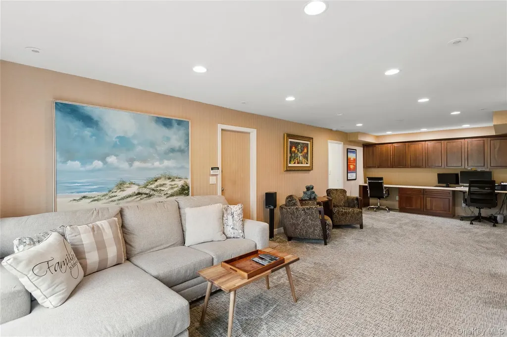 230 Richards Lane Hewlett Harbor NY 11557