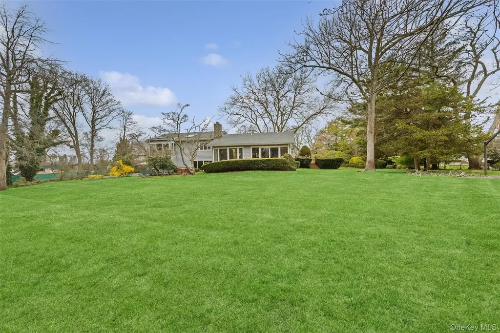 230 Richards Lane Hewlett Harbor NY 11557