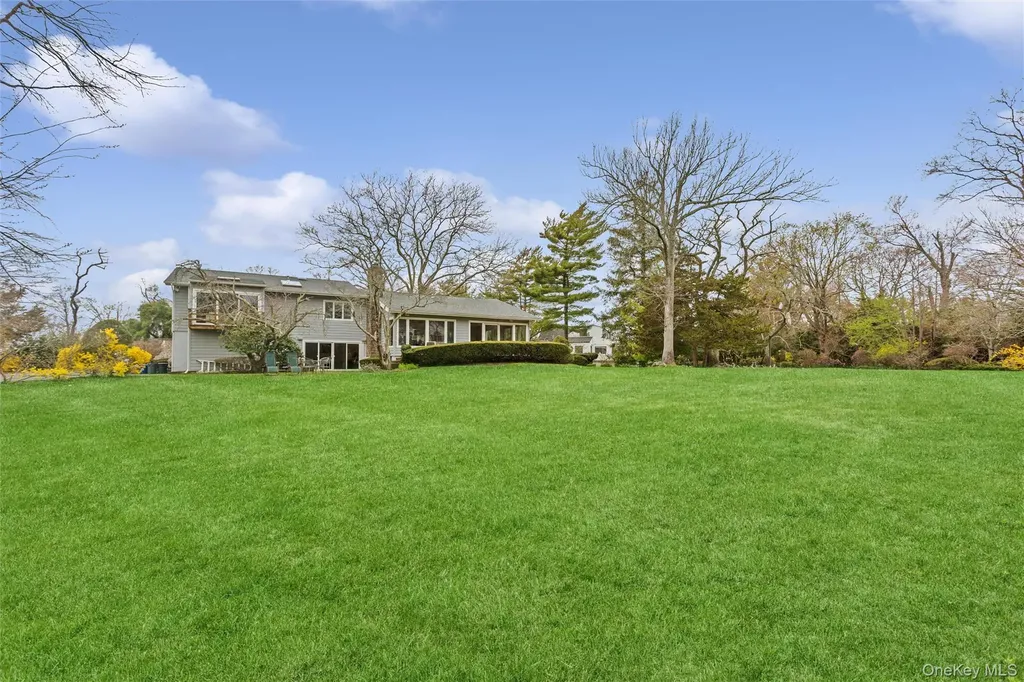 230 Richards Lane Hewlett Harbor NY 11557
