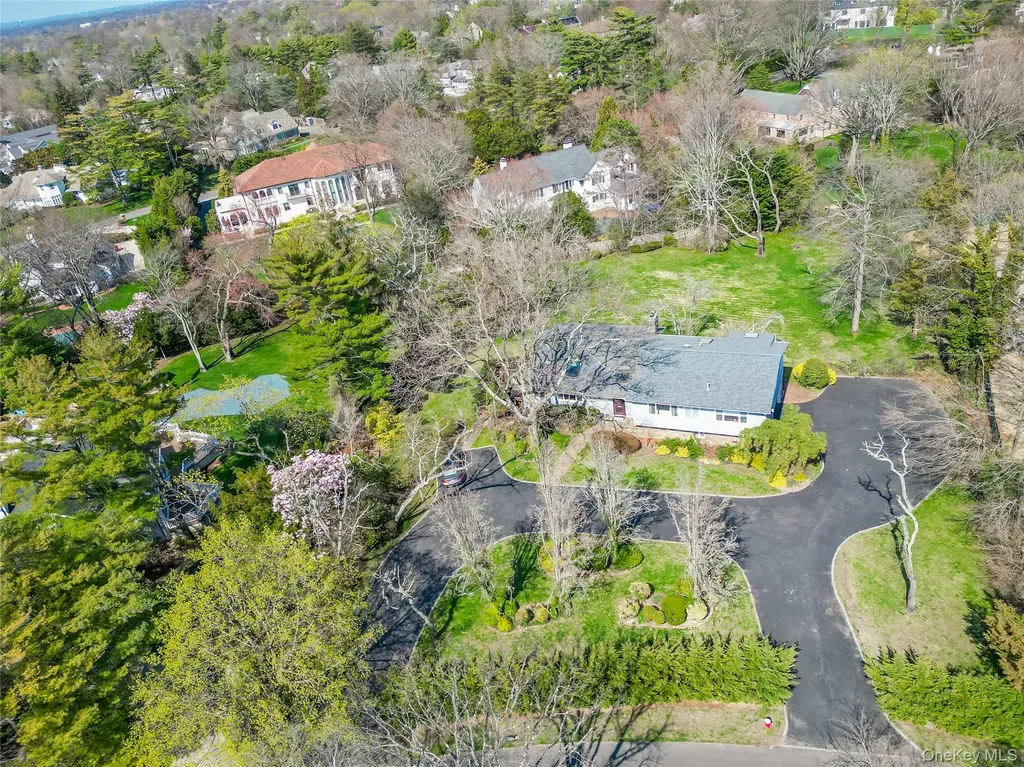 230 Richards Lane Hewlett Harbor NY 11557