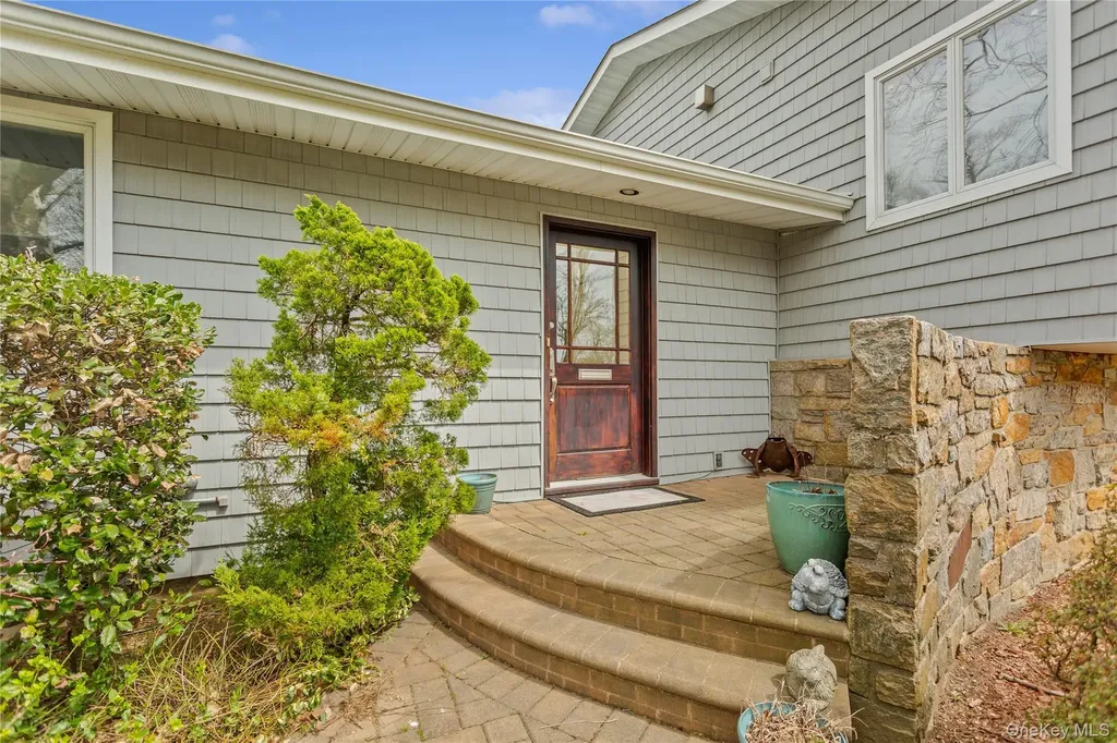 230 Richards Lane Hewlett Harbor NY 11557