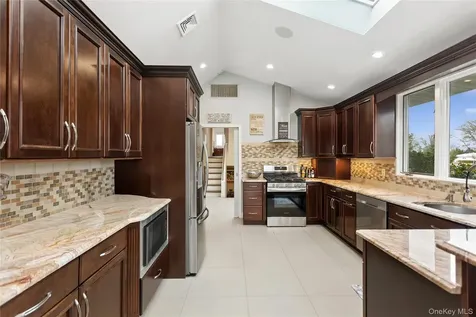 230 Richards Lane Hewlett Harbor NY 11557
