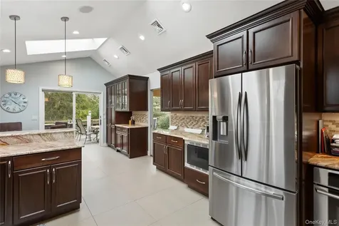 230 Richards Lane Hewlett Harbor NY 11557