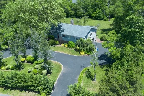 230 Richards Lane Hewlett Harbor NY 11557