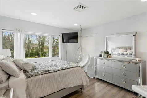 230 Richards Lane Hewlett Harbor NY 11557
