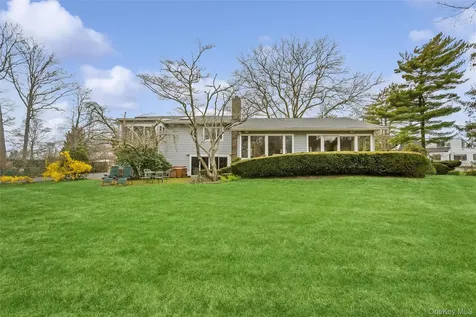 230 Richards Lane Hewlett Harbor NY 11557