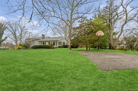 230 Richards Lane Hewlett Harbor NY 11557