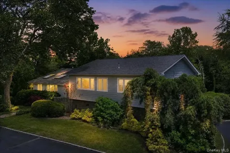 230 Richards Lane Hewlett Harbor NY 11557