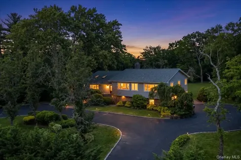 230 Richards Lane Hewlett Harbor NY 11557