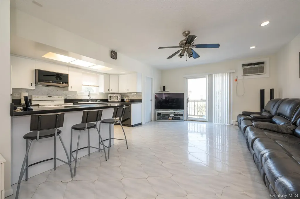 3124 Ralph Avenue Oceanside NY 11572