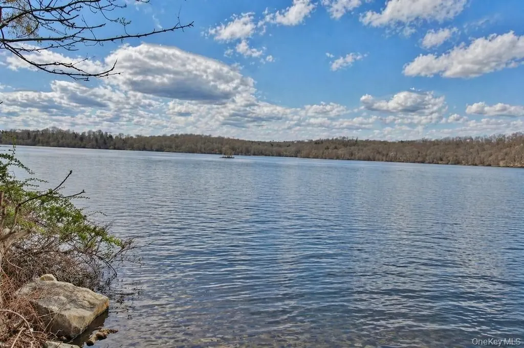 117 W Mombasha Road Monroe NY 10950