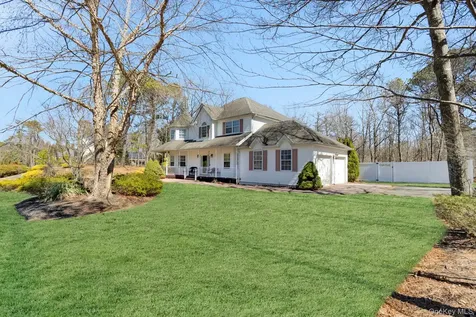 20 Ricky Road Manorville NY 11949