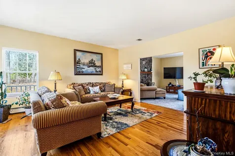 20 Ricky Road Manorville NY 11949