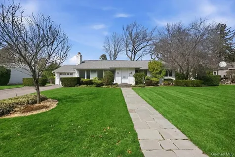 41 Highfield Lane East Hills NY 11577