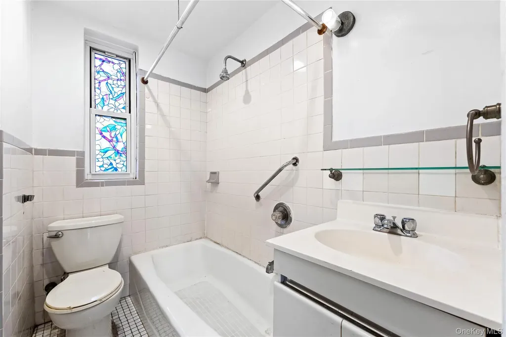 141-21 78th Road Flushing NY 11367