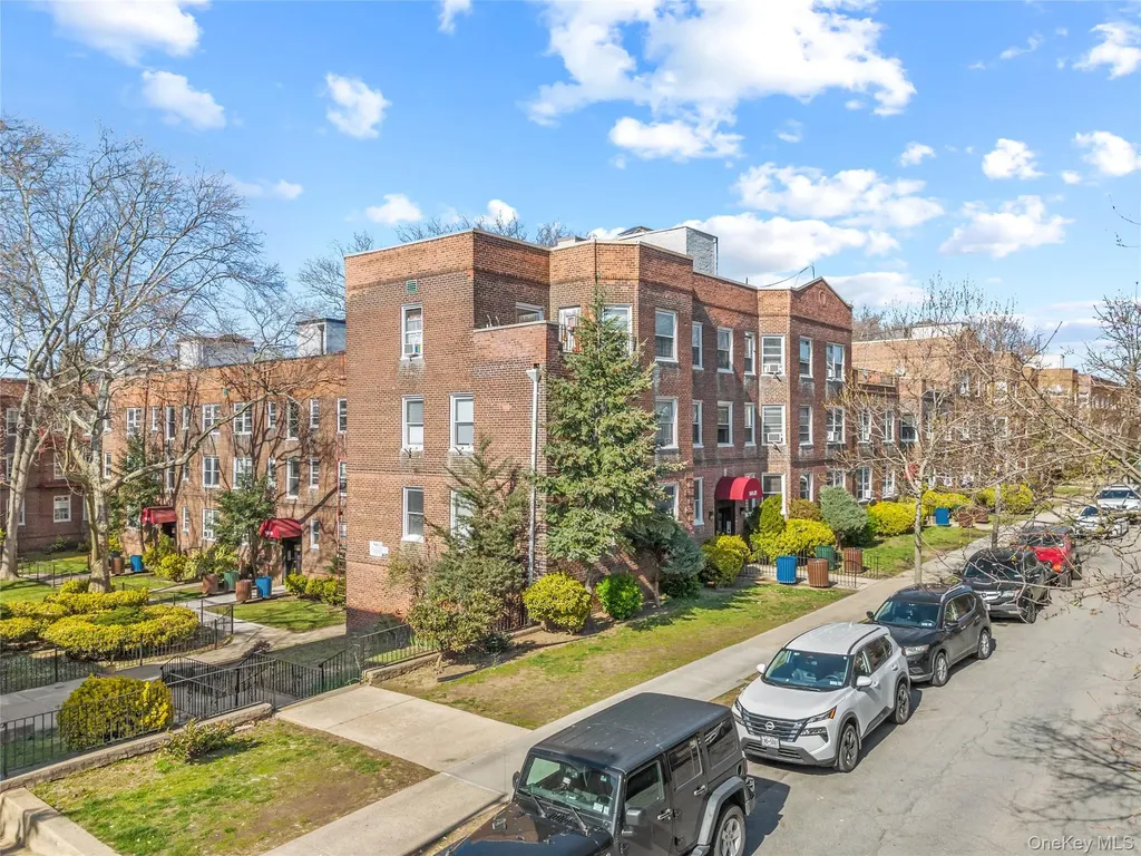 141-21 78th Road Flushing NY 11367