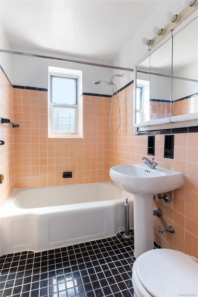 6505 Yellowstone Boulevard Forest Hills NY 11375