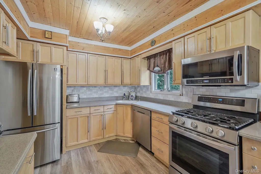 19 Laurel Street Centereach NY 11720