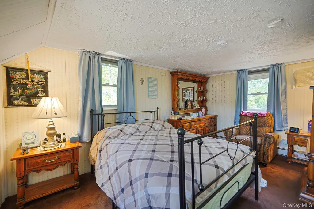 19 Laurel Street Centereach NY 11720