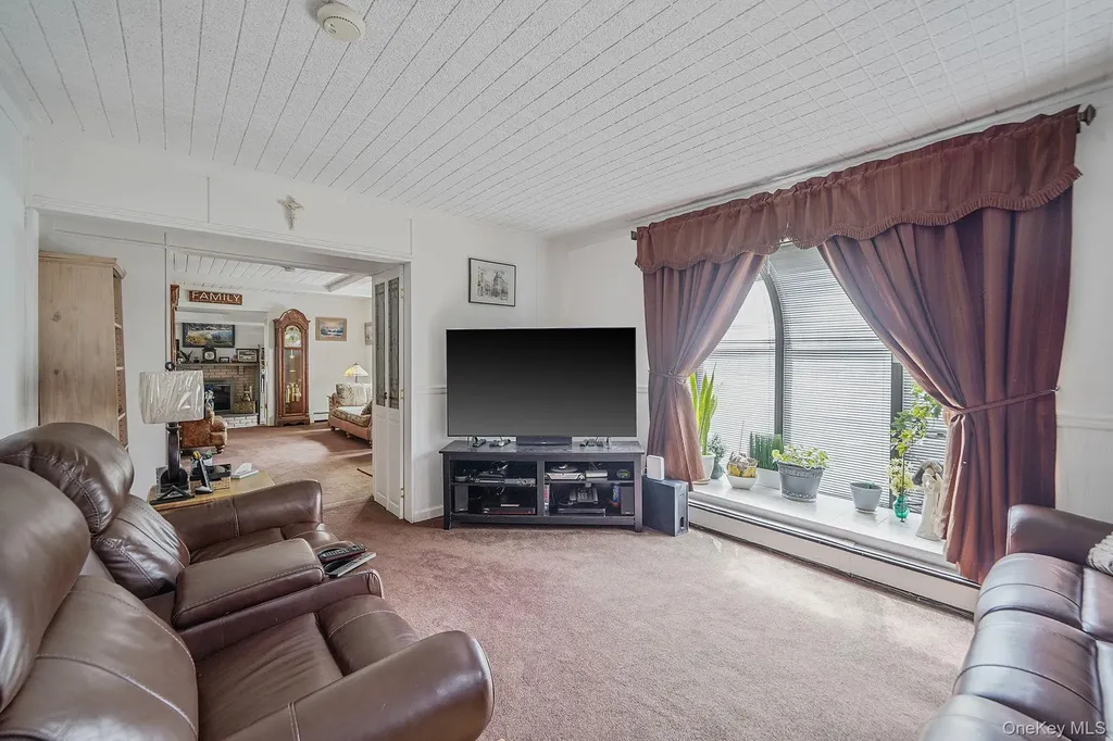 19 Laurel Street Centereach NY 11720