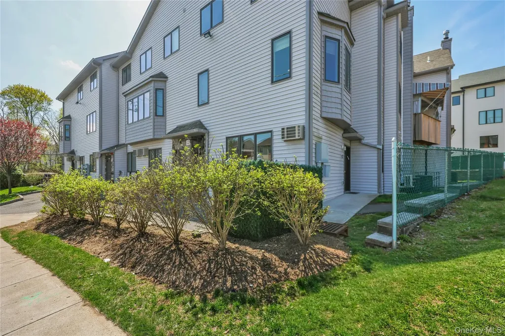 462 W Central Avenue Spring Valley NY 10977