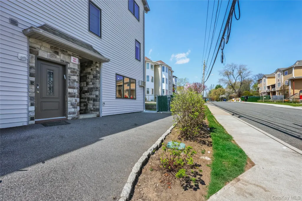 462 W Central Avenue Spring Valley NY 10977