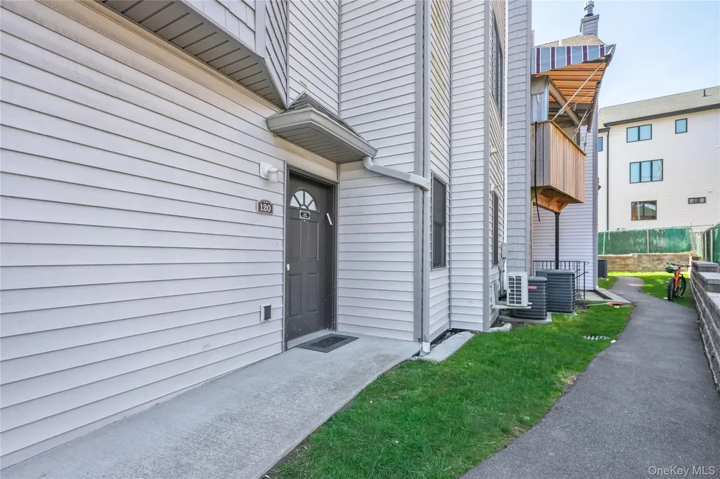 462 W Central Avenue Spring Valley NY 10977