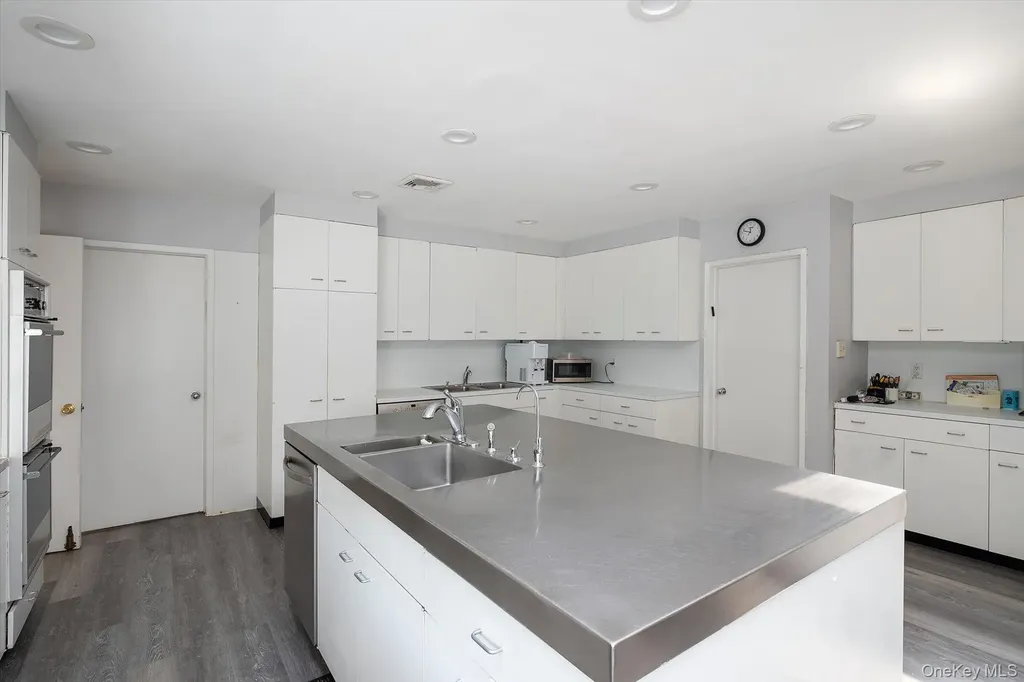 1 Somerset Drive N Great Neck NY 11020