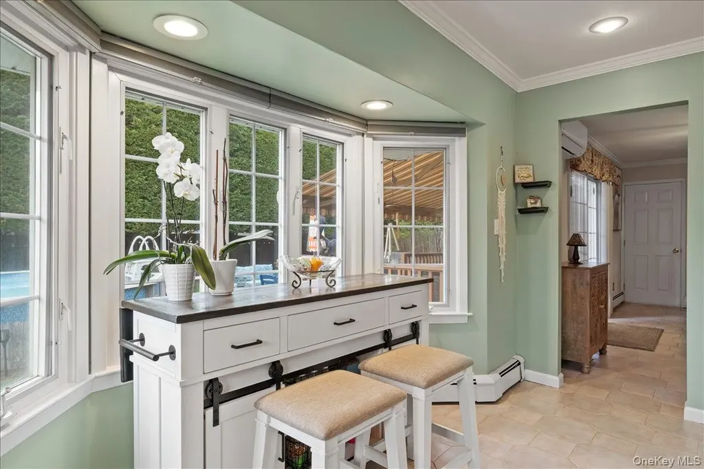 28 Cherokee Avenue West Islip NY 11795