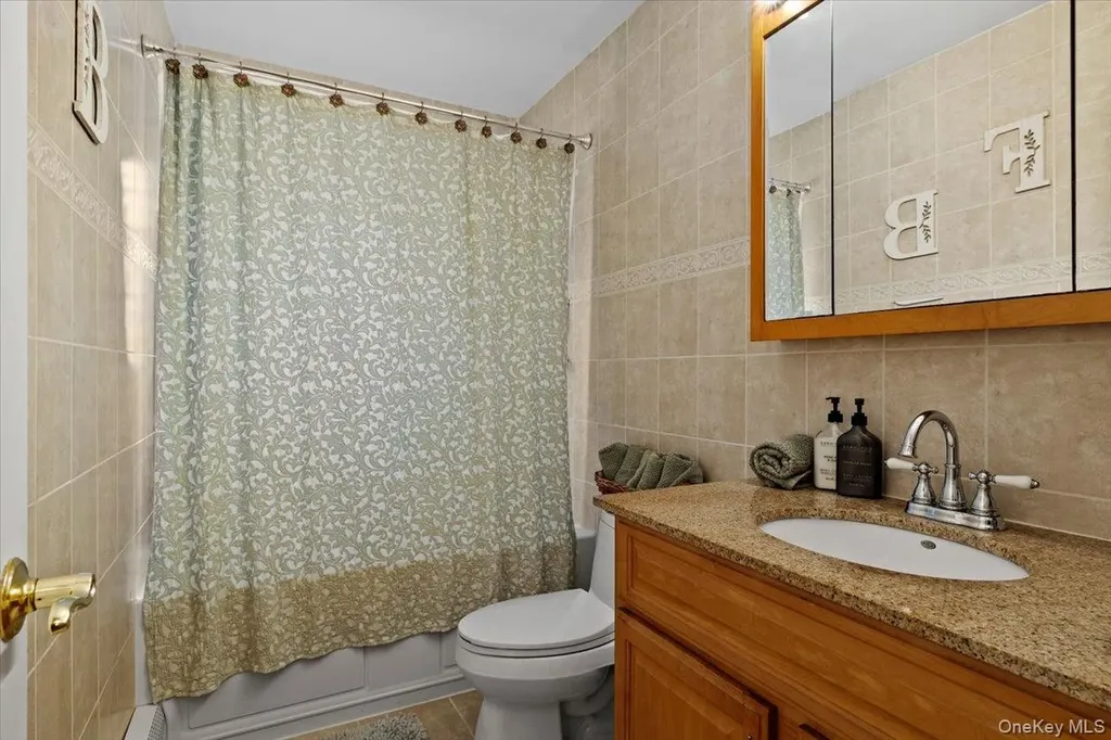 28 Cherokee Avenue West Islip NY 11795