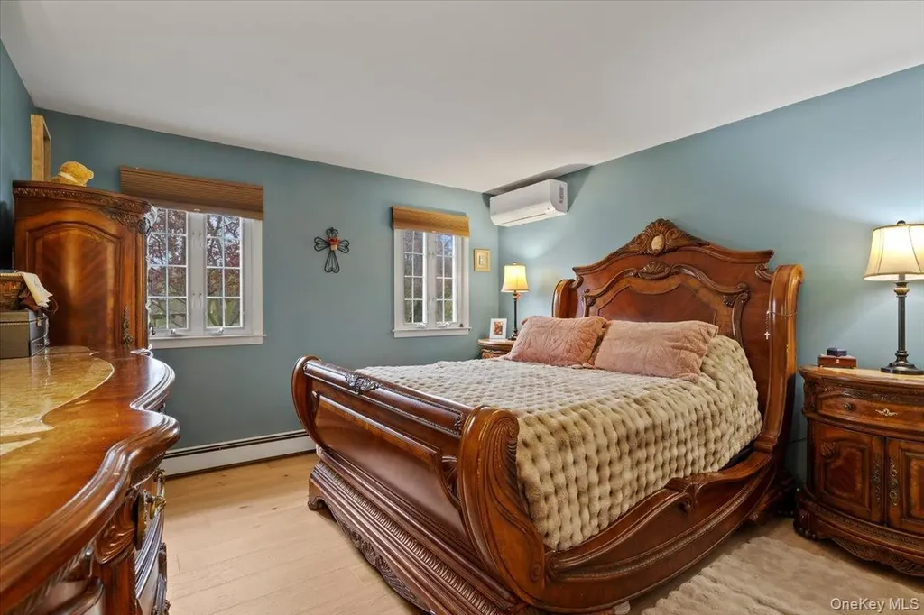28 Cherokee Avenue West Islip NY 11795