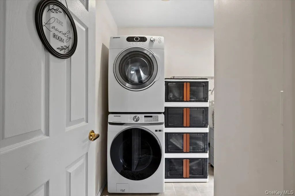 28 Cherokee Avenue West Islip NY 11795