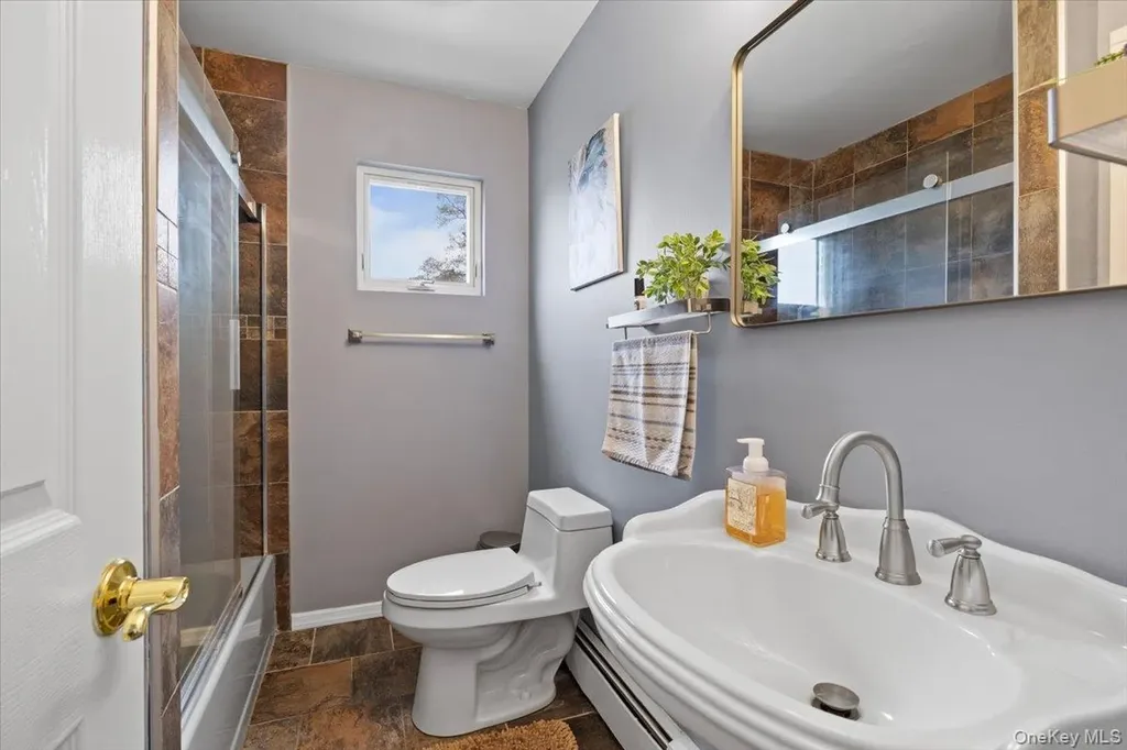 28 Cherokee Avenue West Islip NY 11795
