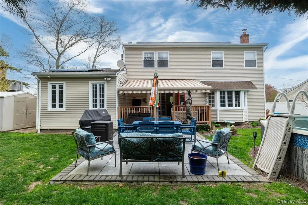 28 Cherokee Avenue West Islip NY 11795