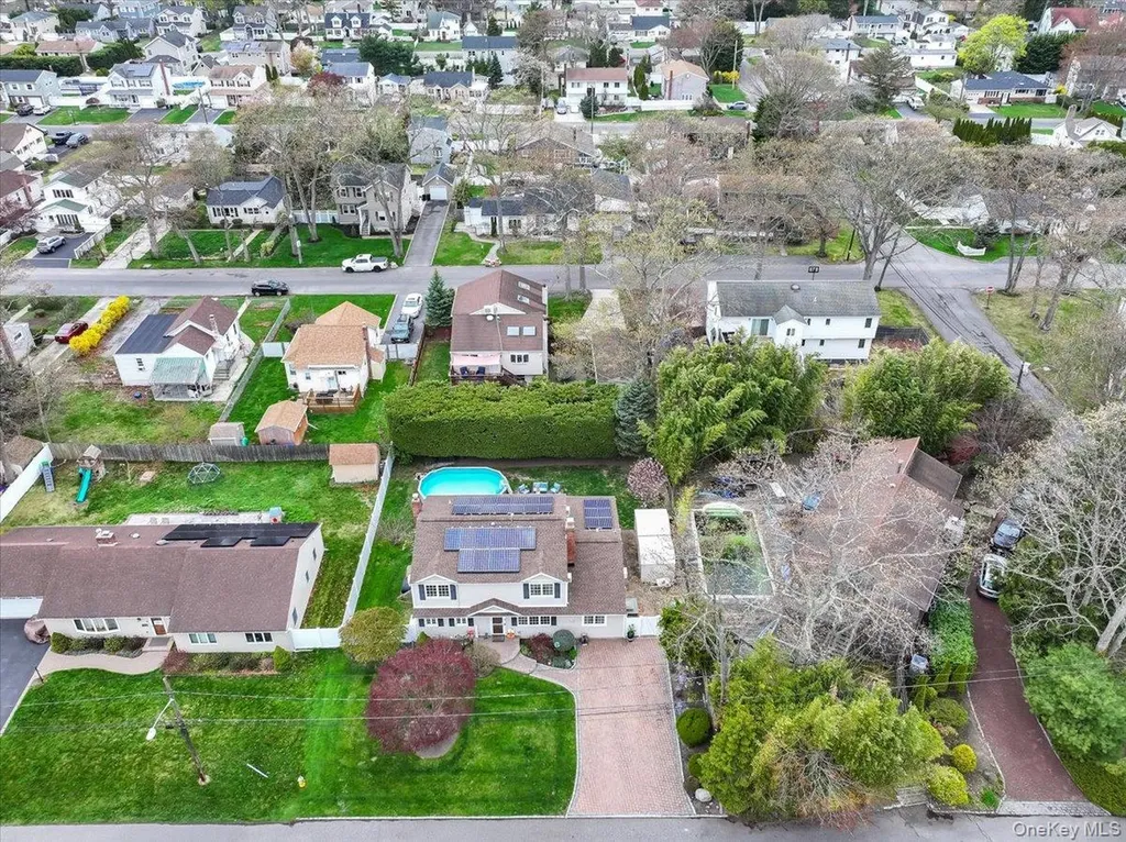28 Cherokee Avenue West Islip NY 11795