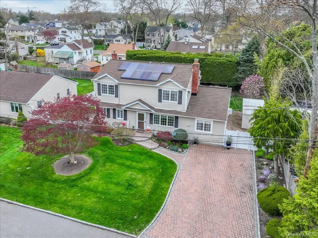 28 Cherokee Avenue West Islip NY 11795