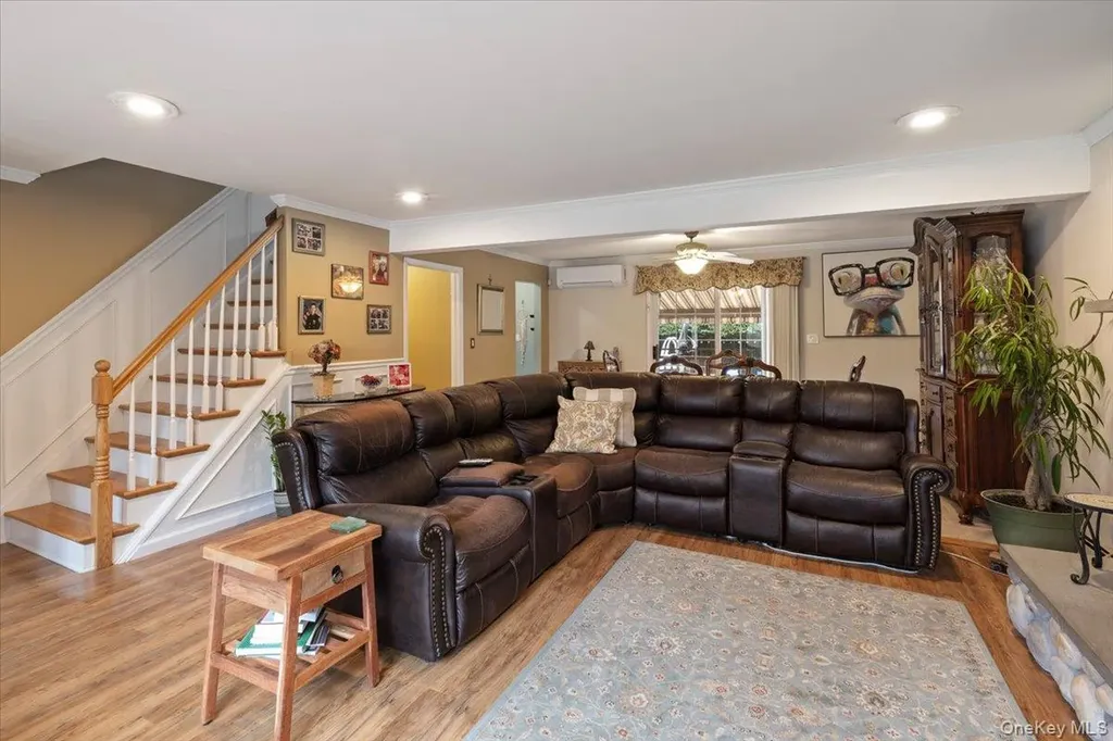 28 Cherokee Avenue West Islip NY 11795